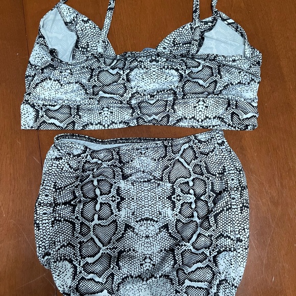 Snakeskin two piece set - Picture 2 of 4